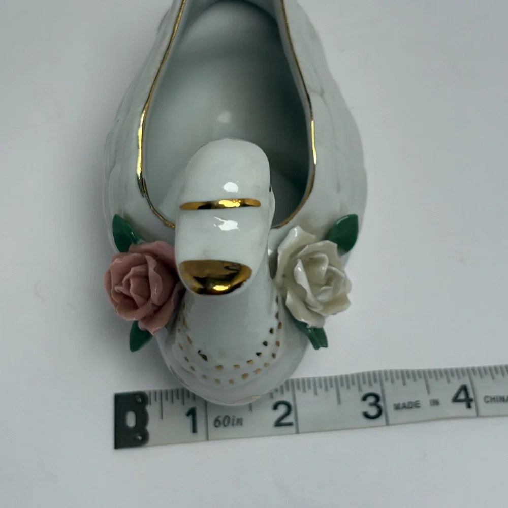 Vintage Elegant Swan Ceramic Vase with Pink Rose Accents